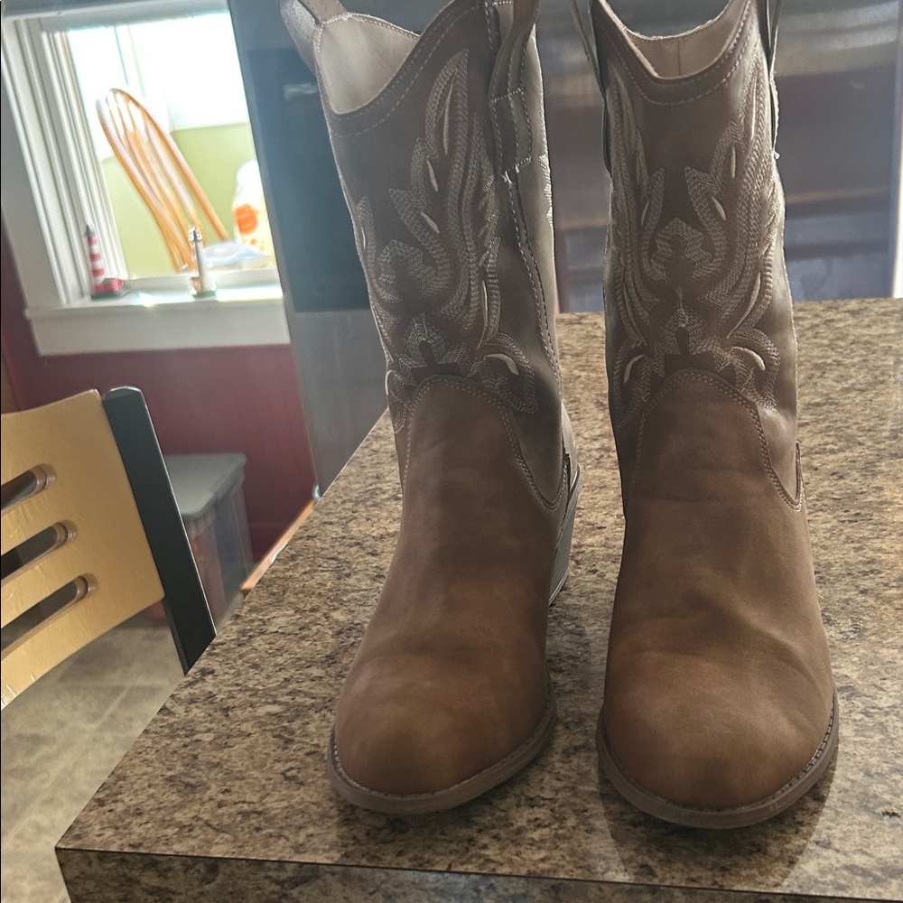 SHEIN Brown Heeled Boots